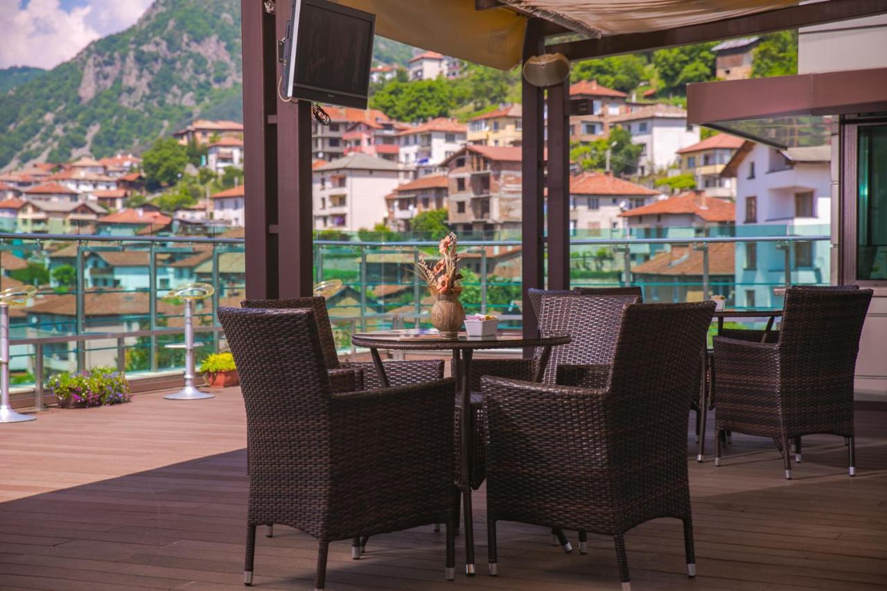 Spa Hotel Persenk Devín Zewnętrze zdjęcie The hotel's terrace