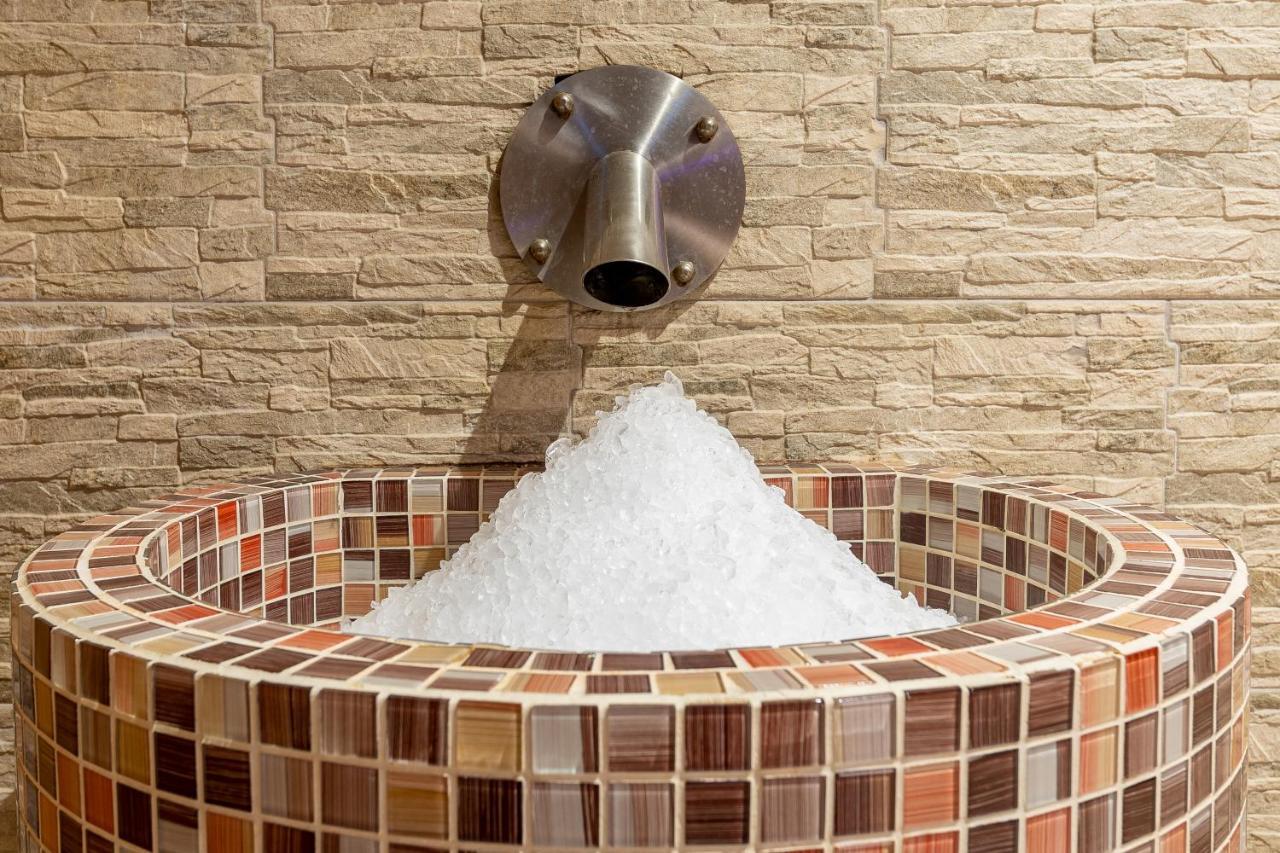 Spa Hotel Persenk Devín Zewnętrze zdjęcie Ice fountain