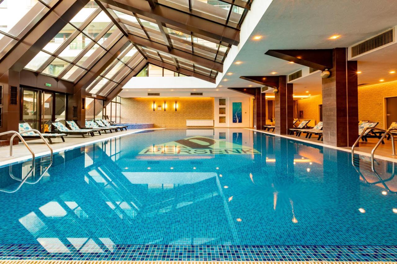 Spa Hotel Persenk Devín Zewnętrze zdjęcie The swimming pool at the hotel