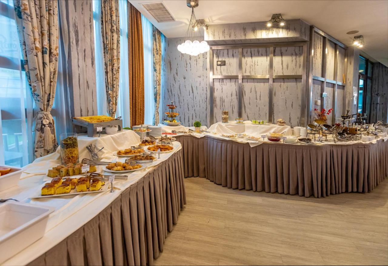 Spa Hotel Persenk Devín Zewnętrze zdjęcie A buffet at a hotel