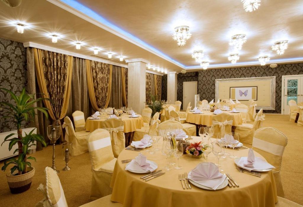 Spa Hotel Persenk Devín Zewnętrze zdjęcie A banquet hall