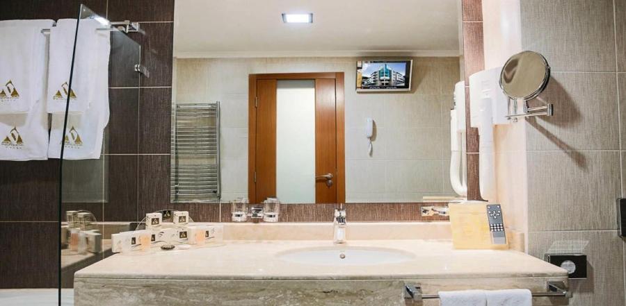 Spa Hotel Persenk Devín Pokój zdjęcie Bathroom mirror