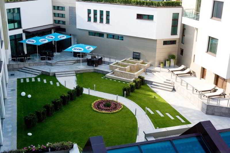 Spa Hotel Persenk Devín Zewnętrze zdjęcie The hotel's courtyard