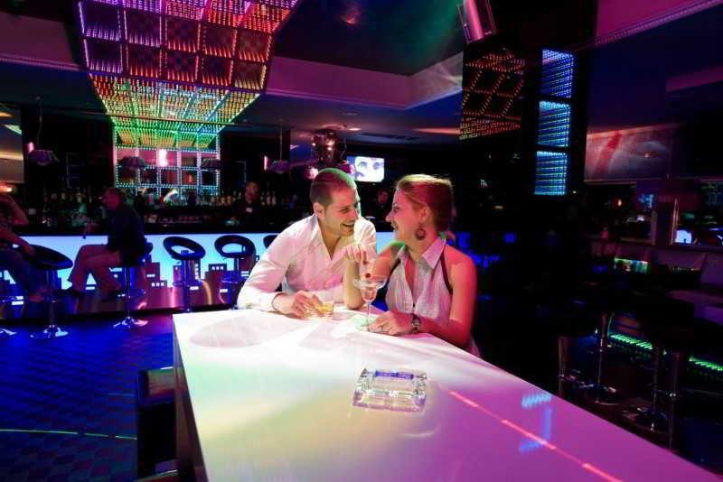Spa Hotel Persenk Devín Zewnętrze zdjęcie The bar at the nightclub